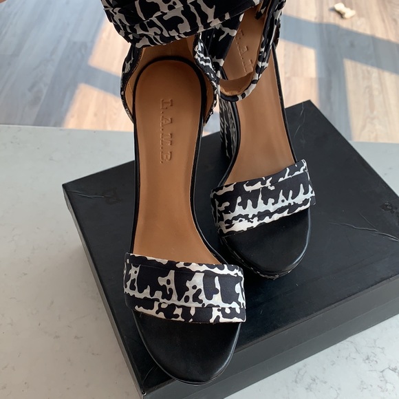 L.A.M.B IOWA WEDGE SANDALS, SIZE 8 1/2 - Picture 5 of 8